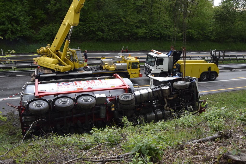 VU Gefahrgut LKW umgestuerzt A 4 Rich Koeln Hoehe AS Gummersbach P322.JPG - Miklos Laubert